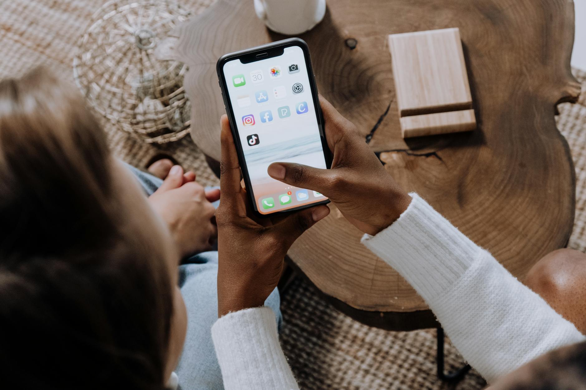 How to Use Multiple Survey Apps at Once to Maximize Your Hourly Earning Rate - Featured image
