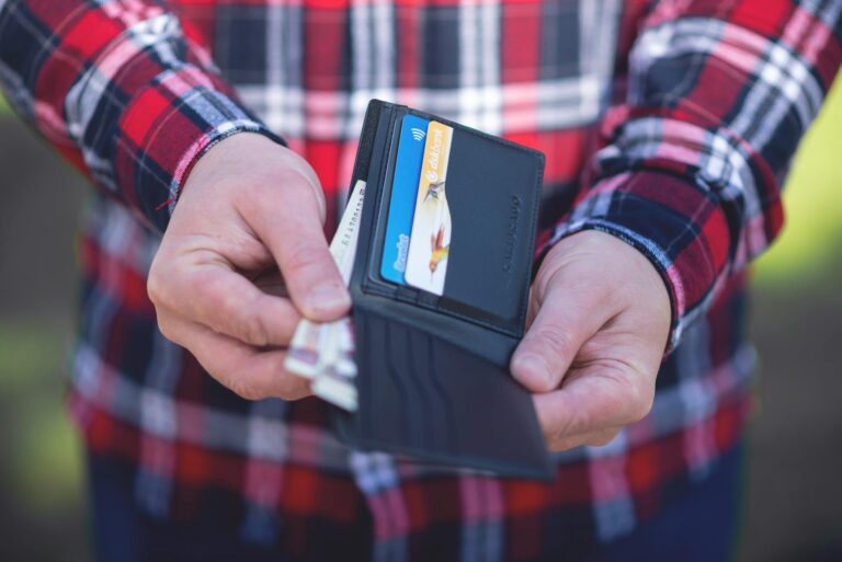 The 5 Best Cash-Back Credit Cards With No Annual Fee in 2025 - Featured image