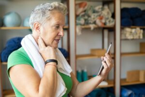 The Best Survey Apps for Seniors Who Want Easy Extra Money on a Phone or Tablet - Featured image