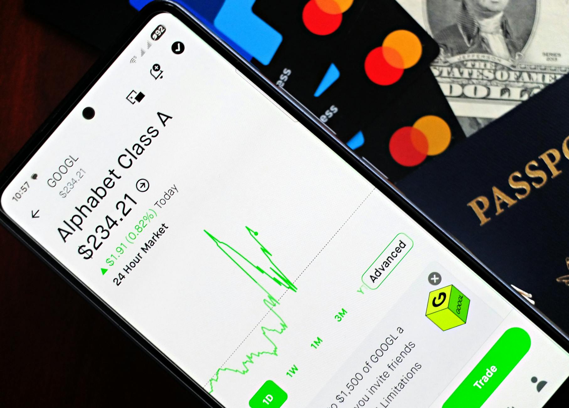 The Exact Apps a Frugal Finance Expert Keeps on Their Phone to Earn Passive Cash - Featured image
