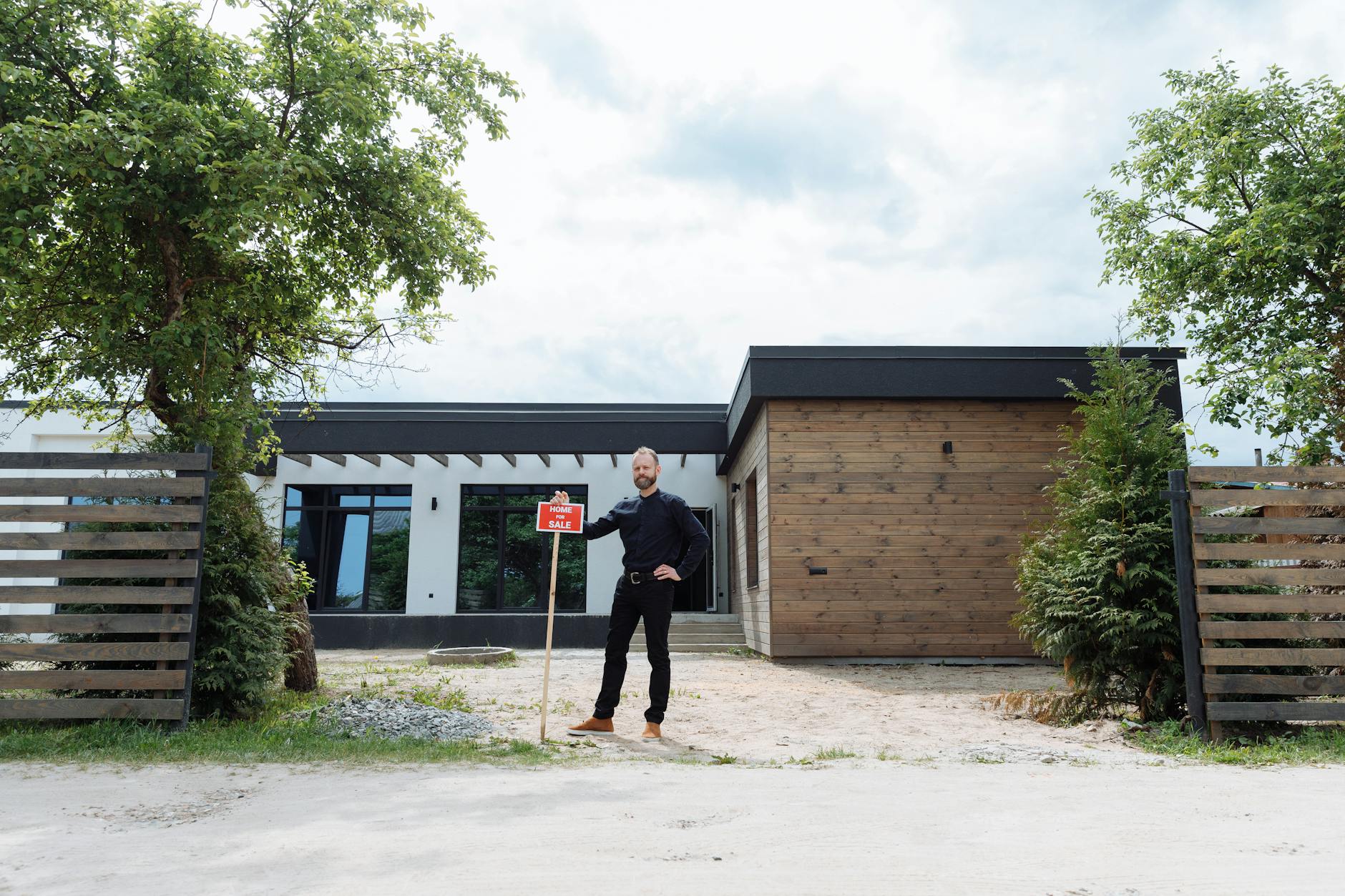 What Actually Sells on Poshmark in 2025