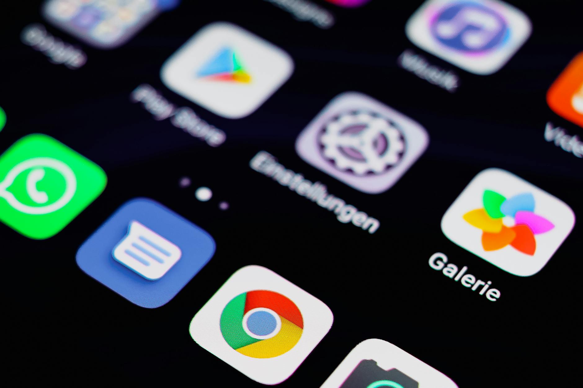 Which Free Apps Actually Pay You $1,000 a Year on Your Phone?