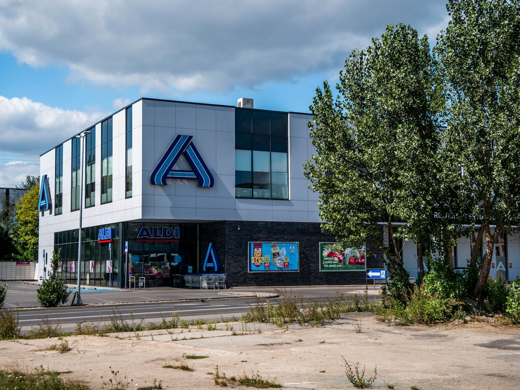 Which Grocery Chains Are Dropping Prices, and by How Much?