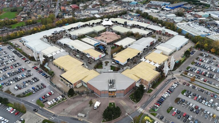 Outlet Malls vs. Online Clearance: Which Is Actually Cheaper? - Featured image