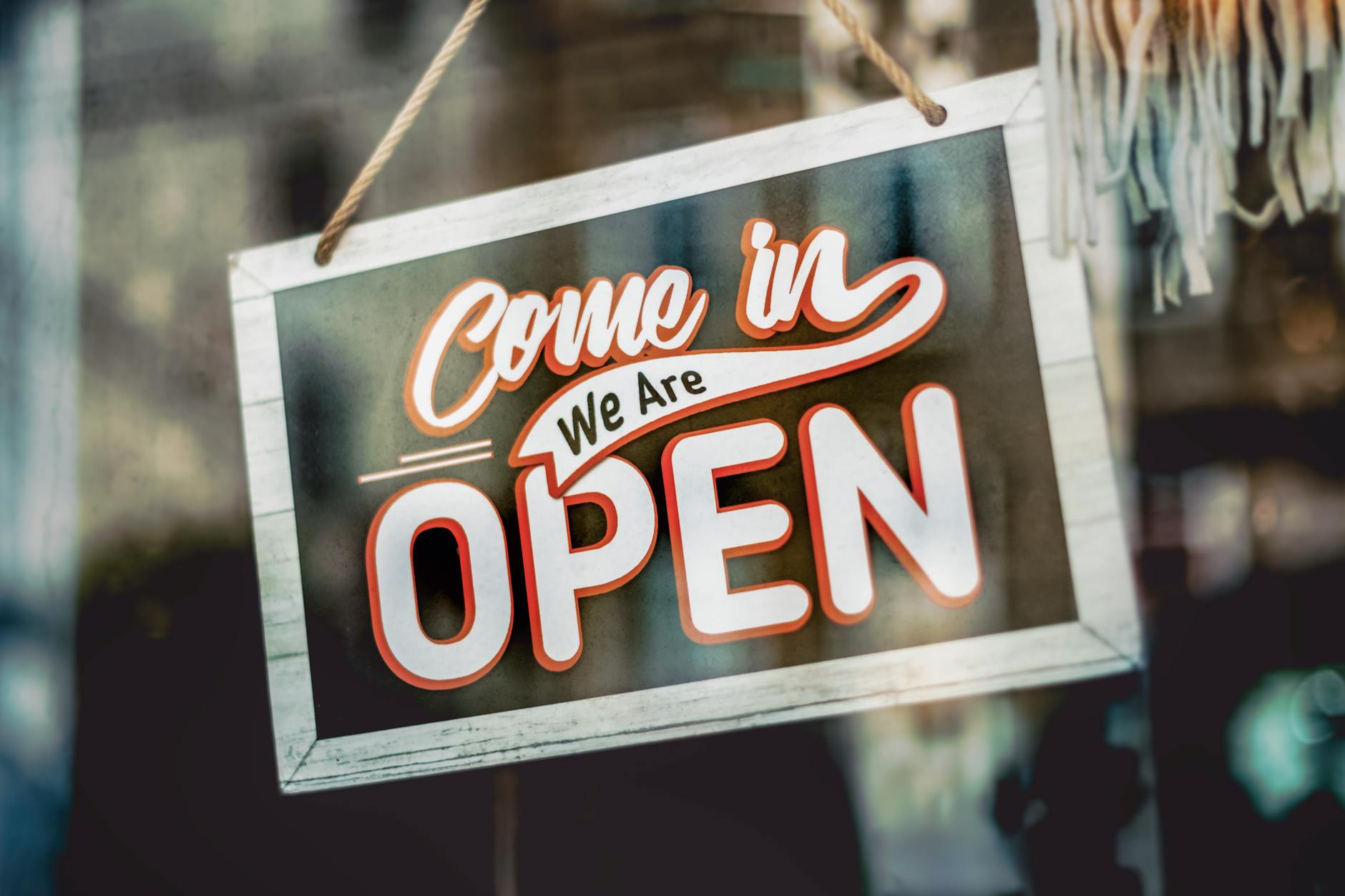 Peak Sunday Shopping Hours and Strategic Timing