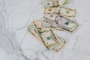 These 5 Checking Accounts Pay You to Do Your Banking - Featured image