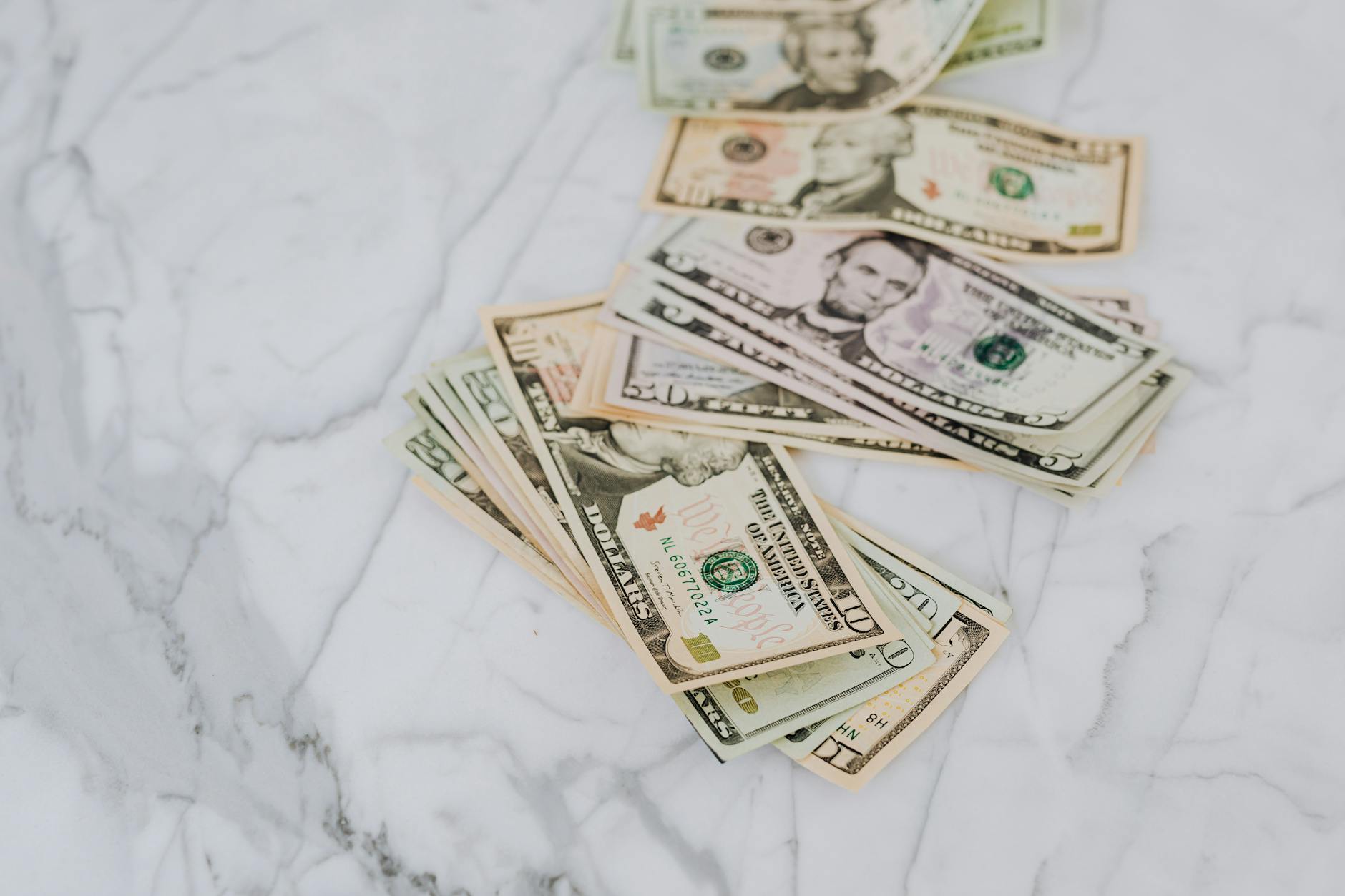 These 5 Checking Accounts Pay You to Do Your Banking - Featured image
