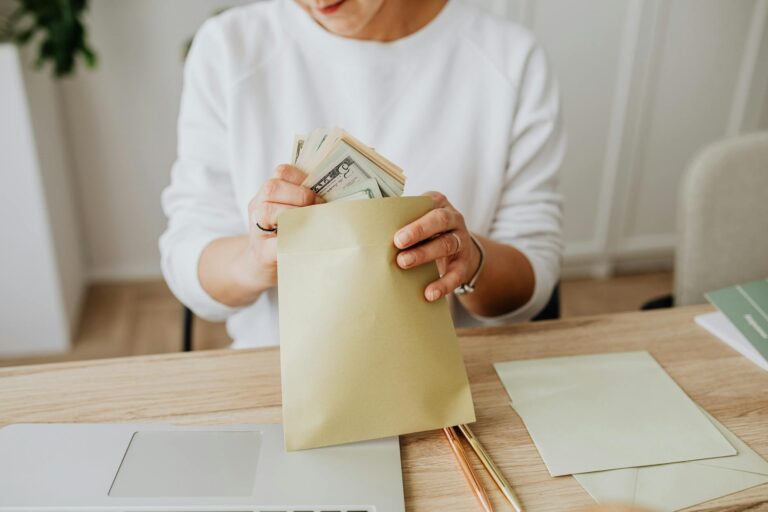 Cash Envelope System: The Old-School Method That Still Works - Featured image