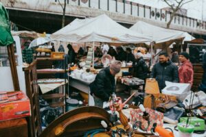 Flea Market Flipping: Real Numbers on What Sellers Make Per Weekend - Featured image