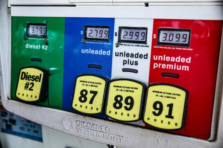Gas Apps That Find the Cheapest Fuel Near You — Saving $400/Year - Featured image