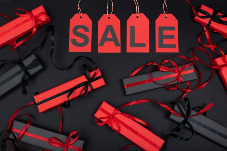 Holiday Shopping: How to Spend 40% Less Without Cutting Your List - Featured image