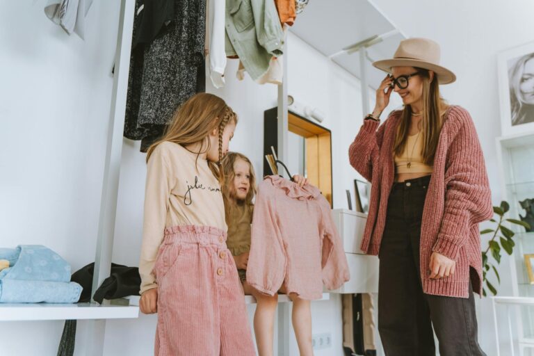 How to Get Kids' Clothes for 80% Off Using These 4 Sources - Featured image