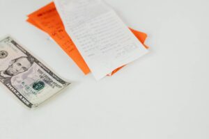 How to Lower Your Verizon or AT&T Bill Without Switching Carriers - Featured image