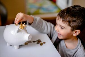 How to Save $10,000+ for Your Kid's Education Starting With $50/Month - Featured image