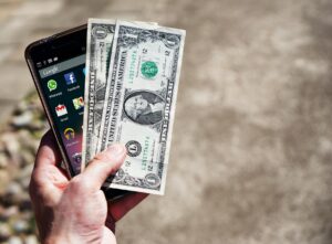 Restaurant Apps That Give You Free Food Just for Signing Up - Featured image