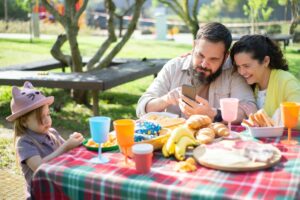 The Best Family Phone Plans: Which Carrier Saves Most for 4 Lines - Featured image