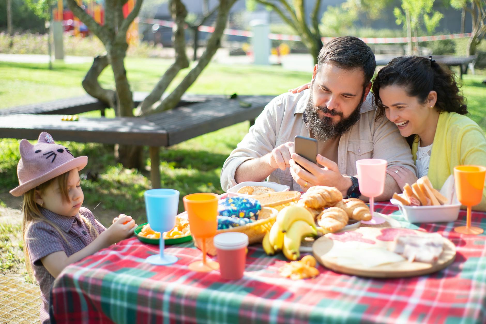 The Best Family Phone Plans: Which Carrier Saves Most for 4 Lines - Featured image