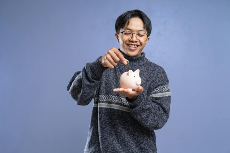 The Money Habits of People Who Retire Early — By the Numbers - Featured image