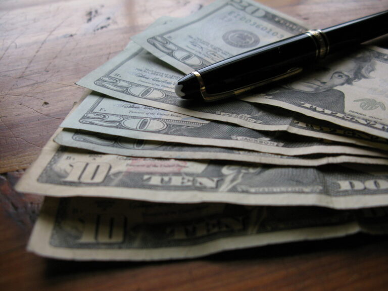Grocery Delivery Fee Waivers: Which Services Offer the Best Deal - Featured image