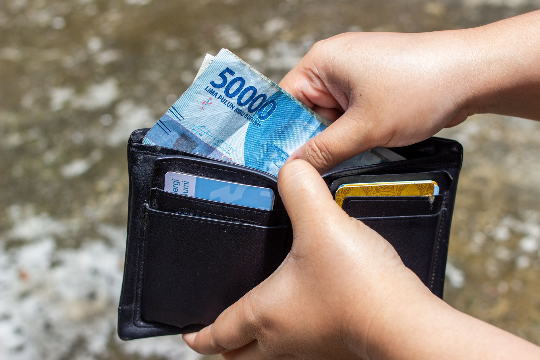 How to Prioritize Debt When You Have Multiple Loans and Cards - Featured image