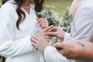 Couple marries at retail store: receives shocking free gift from company - Featured image