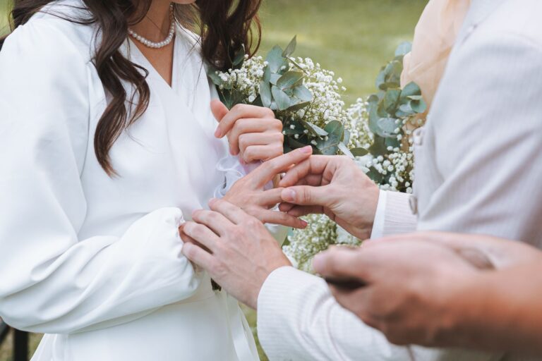 Couple marries at retail store: receives shocking free gift from company - Featured image