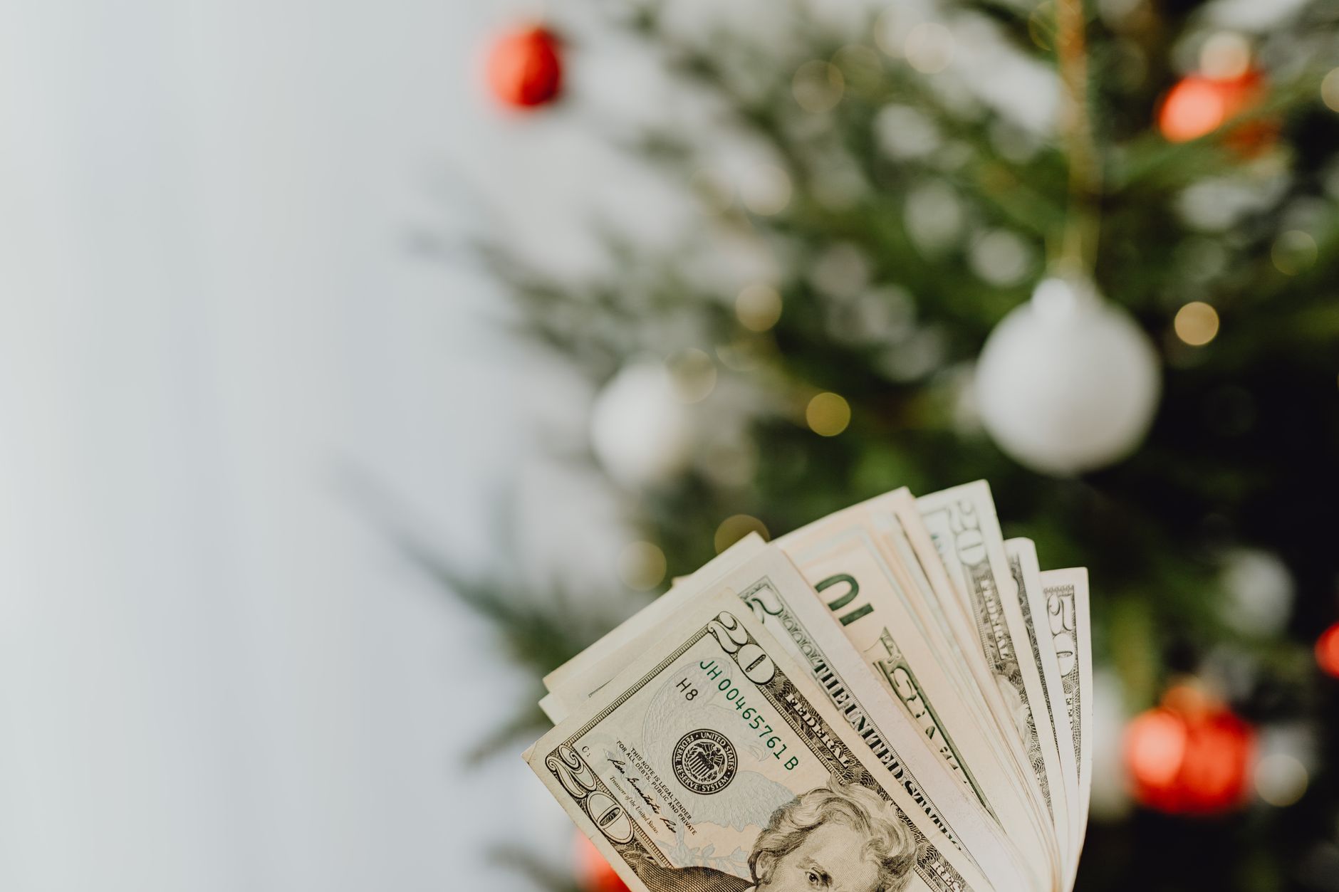 Holiday Weekend Tech Markdowns: 2026 Savings on Apple, Google, Microsoft, Samsung Electronics - Featured image