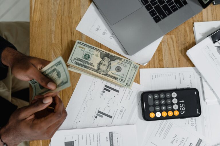 The Best Budgeting Spreadsheet Templates Available for Free - Featured image