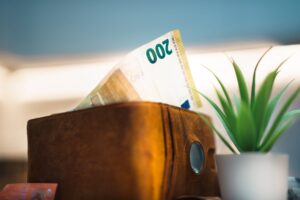 Deals Tracking Guide: Prices, Dates, and Terms - Featured image